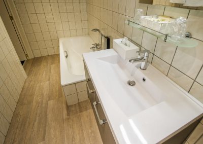 salle de bain hotel menobu theux